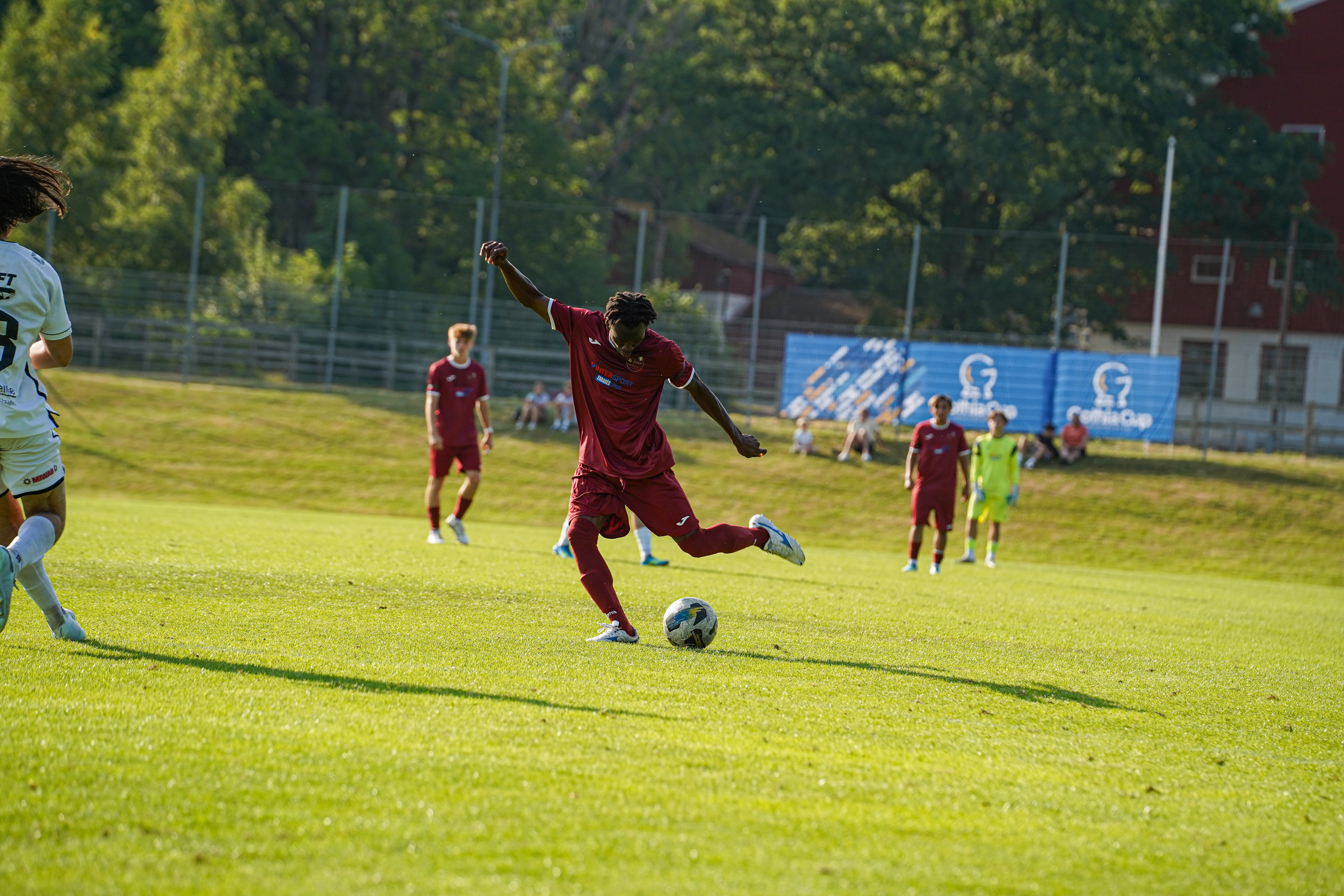 Gothia Cup 2026 – GOE47 – frappe puissante depuis le milieu de terrain