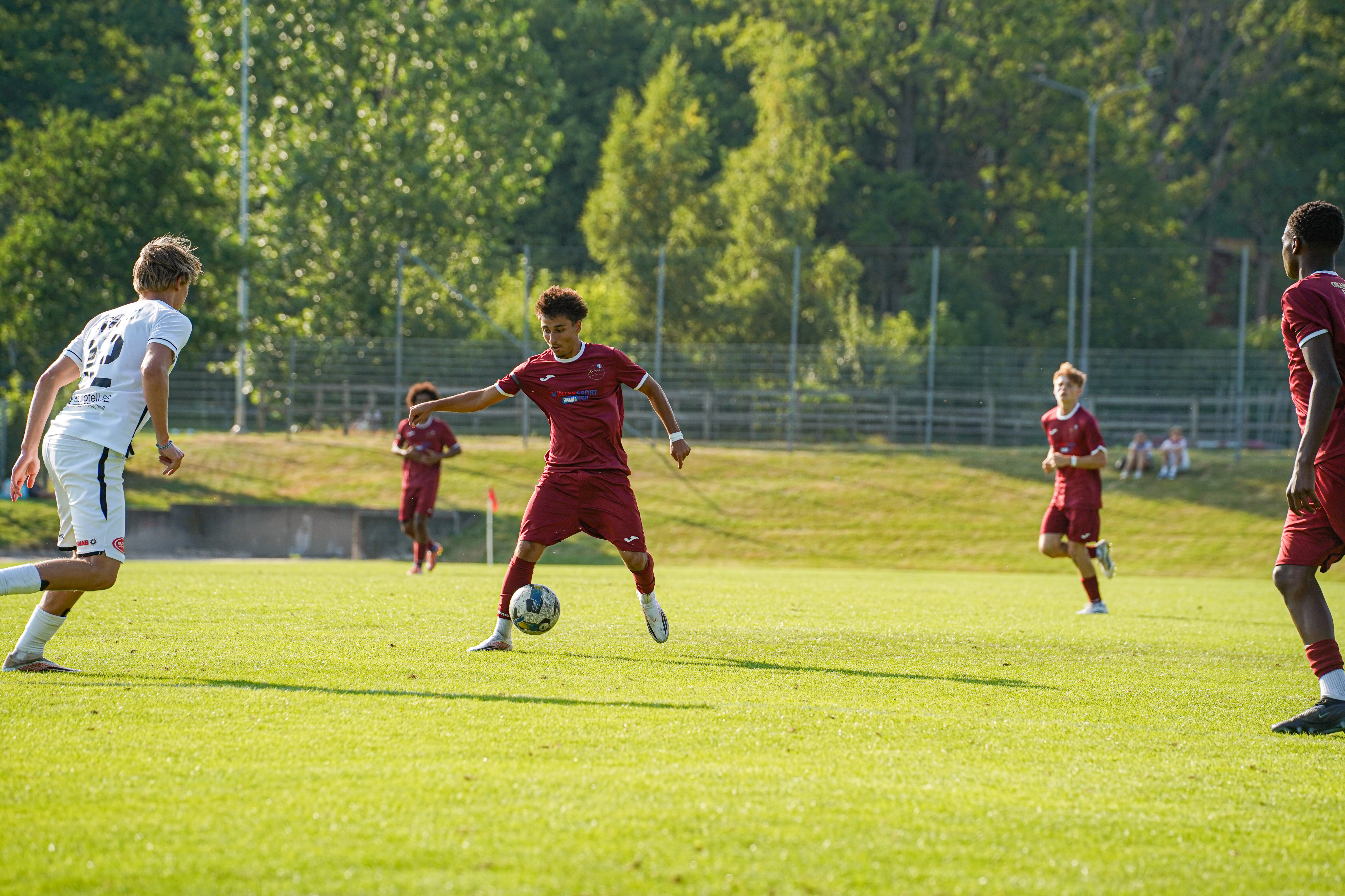 Gothia Cup 2026 – GOE47 – contrôle orienté face au défenseur